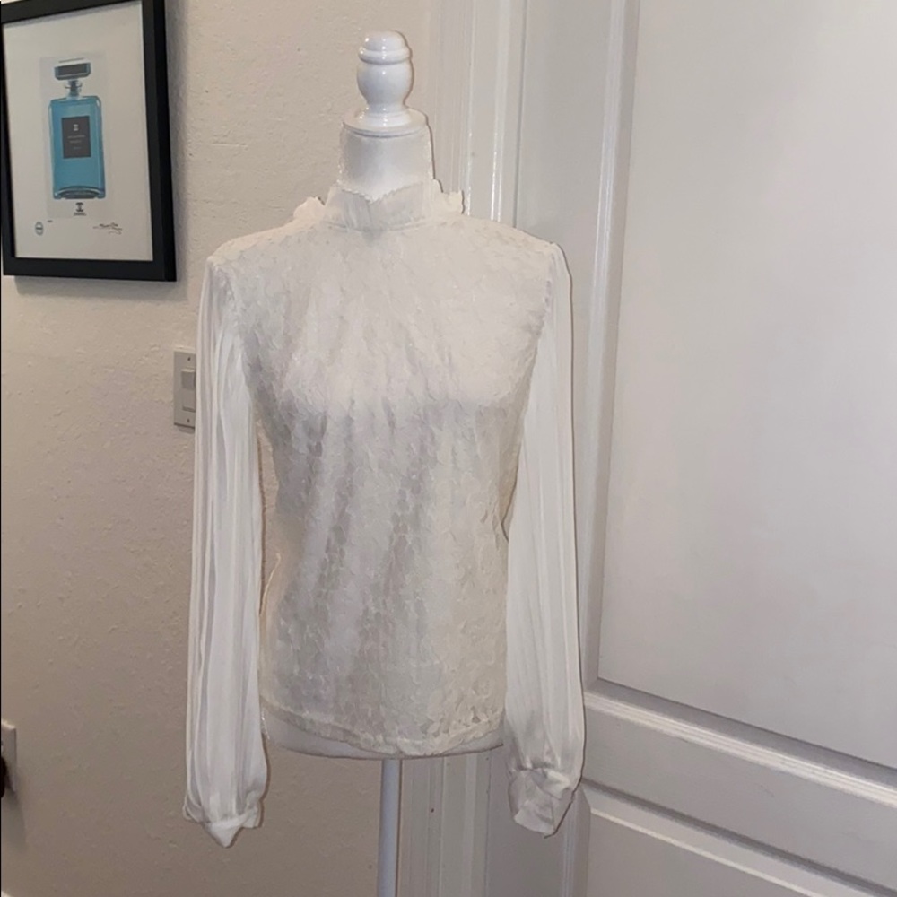 Beautiful ruffle long sleeve dress top.